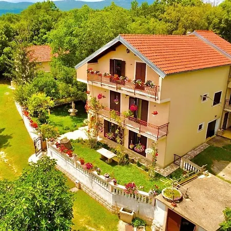 Ana Apartman *
