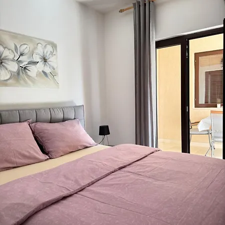 Ana Apartment *